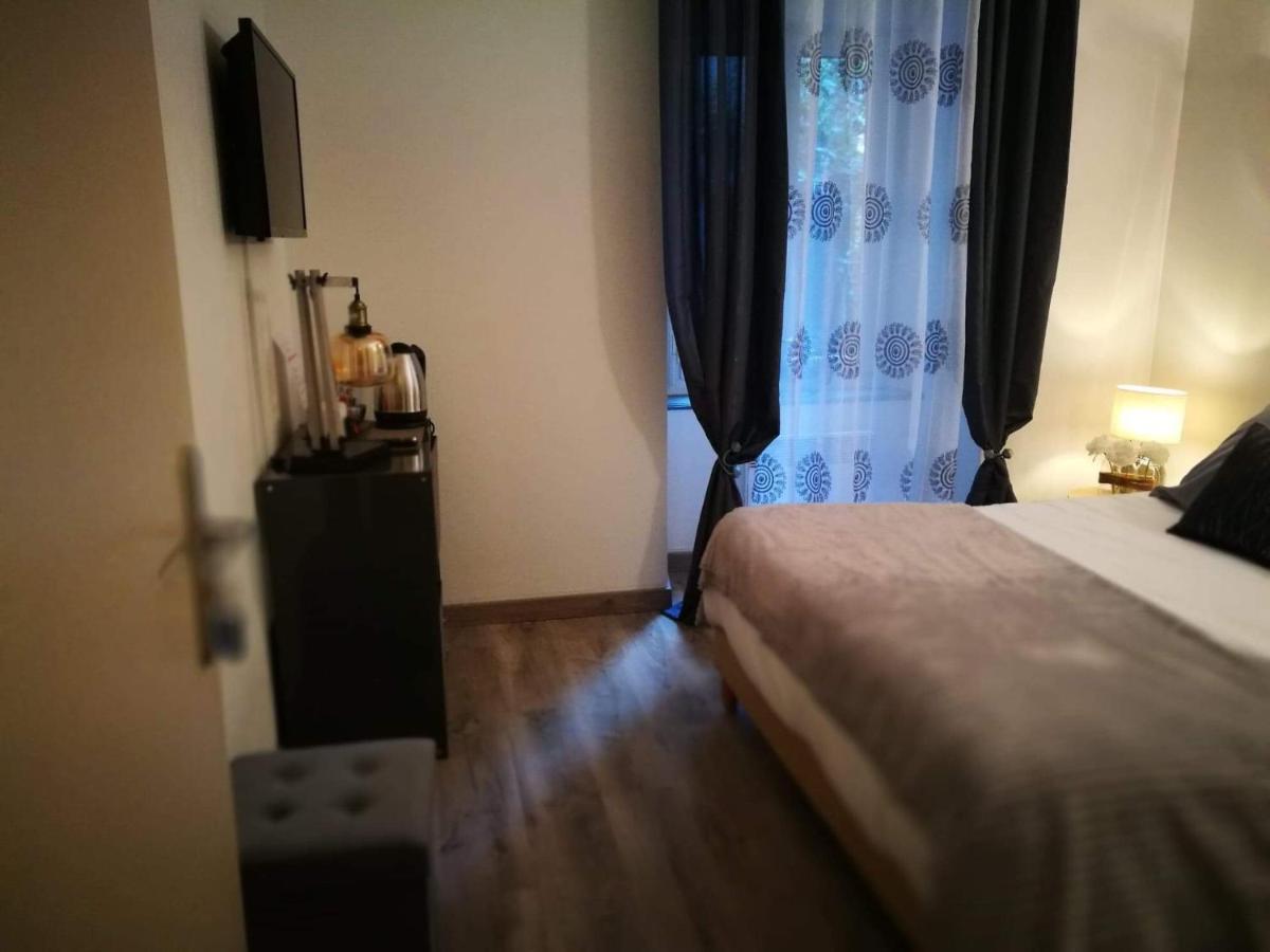 Le Grillon Hotell Pontorson Eksteriør bilde