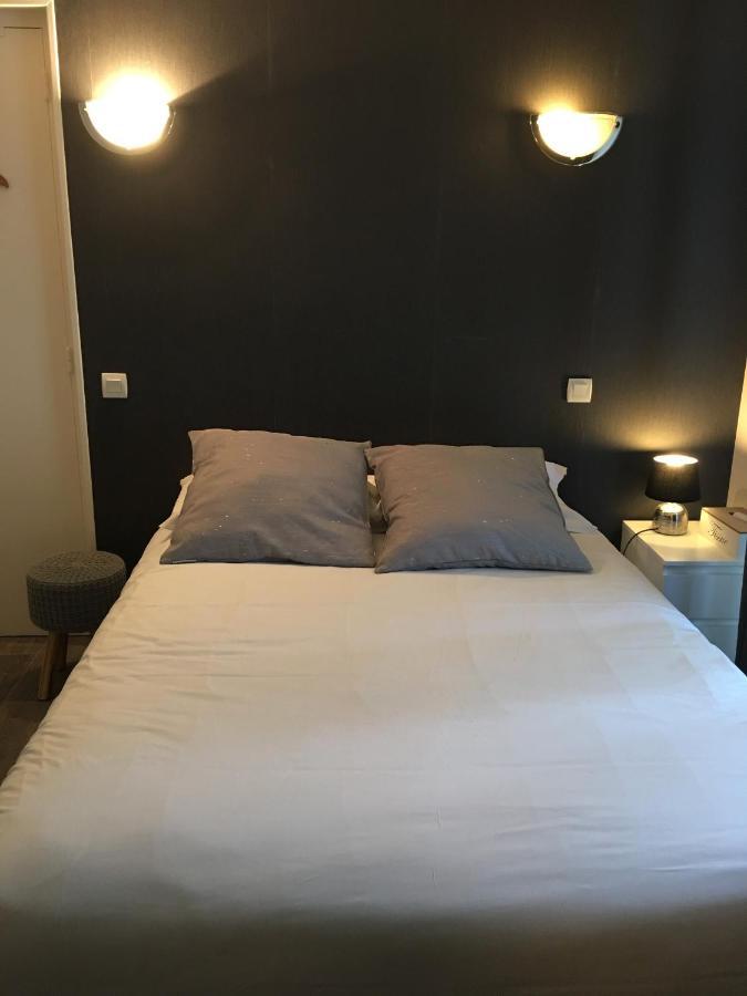 Le Grillon Hotell Pontorson Eksteriør bilde