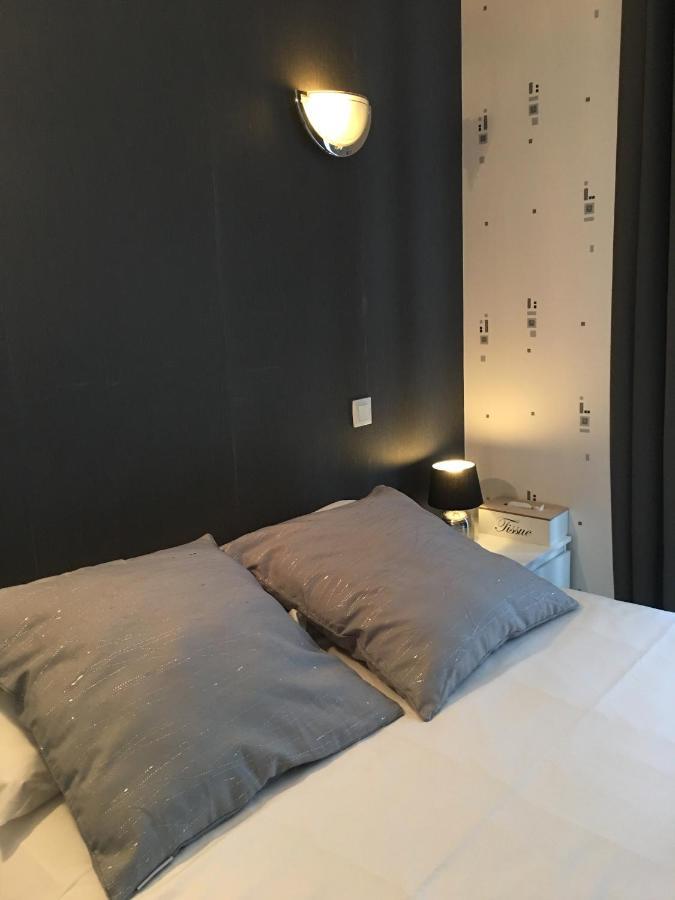 Le Grillon Hotell Pontorson Eksteriør bilde