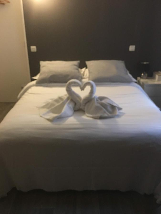 Le Grillon Hotell Pontorson Eksteriør bilde